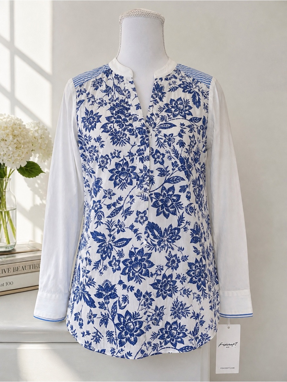 Foxcroft Colette Blouse Size 6 Blue White Floral Long Sleeve Button Front NWT - Picture 2 of 12